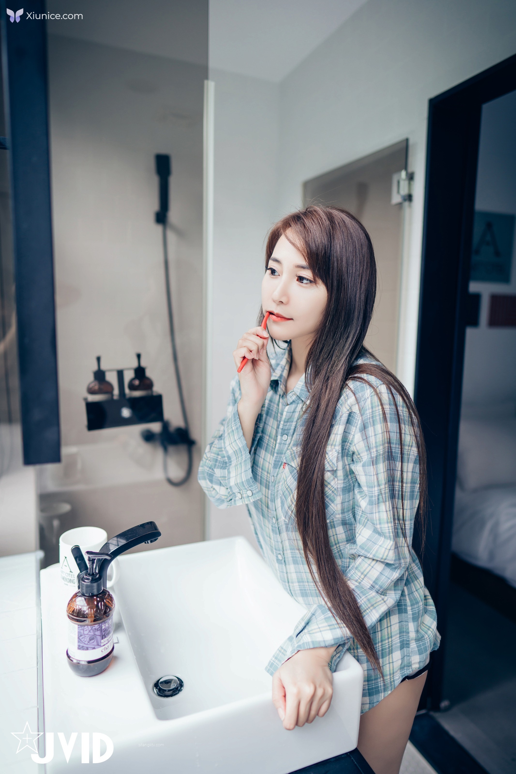 JVID Lele 樂樂 – 讓人可以能男女交換身體的相機特寫爆量精液的乳射 第32张