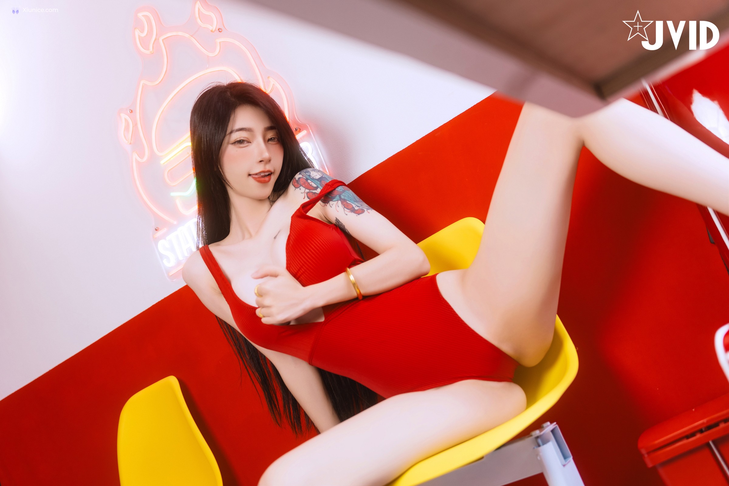 JVID 飄飄哥 – 逆痴漢兼職中的誘惑與新人工讀生的私人收班時間飄飄化身痴女同事 第85张
