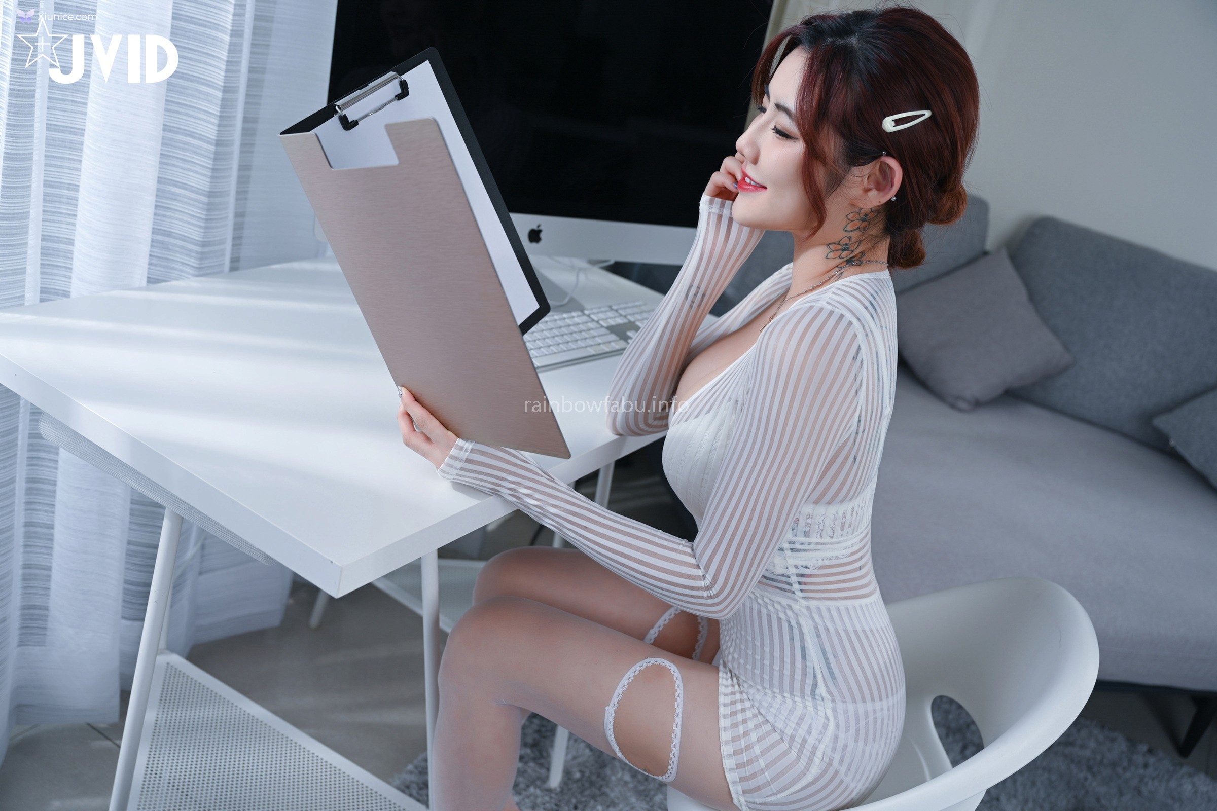 JVID 費爵娜 – 上班時胸部掉出來的女同事費爵娜我止住鼻血好心向前提醒 第60张