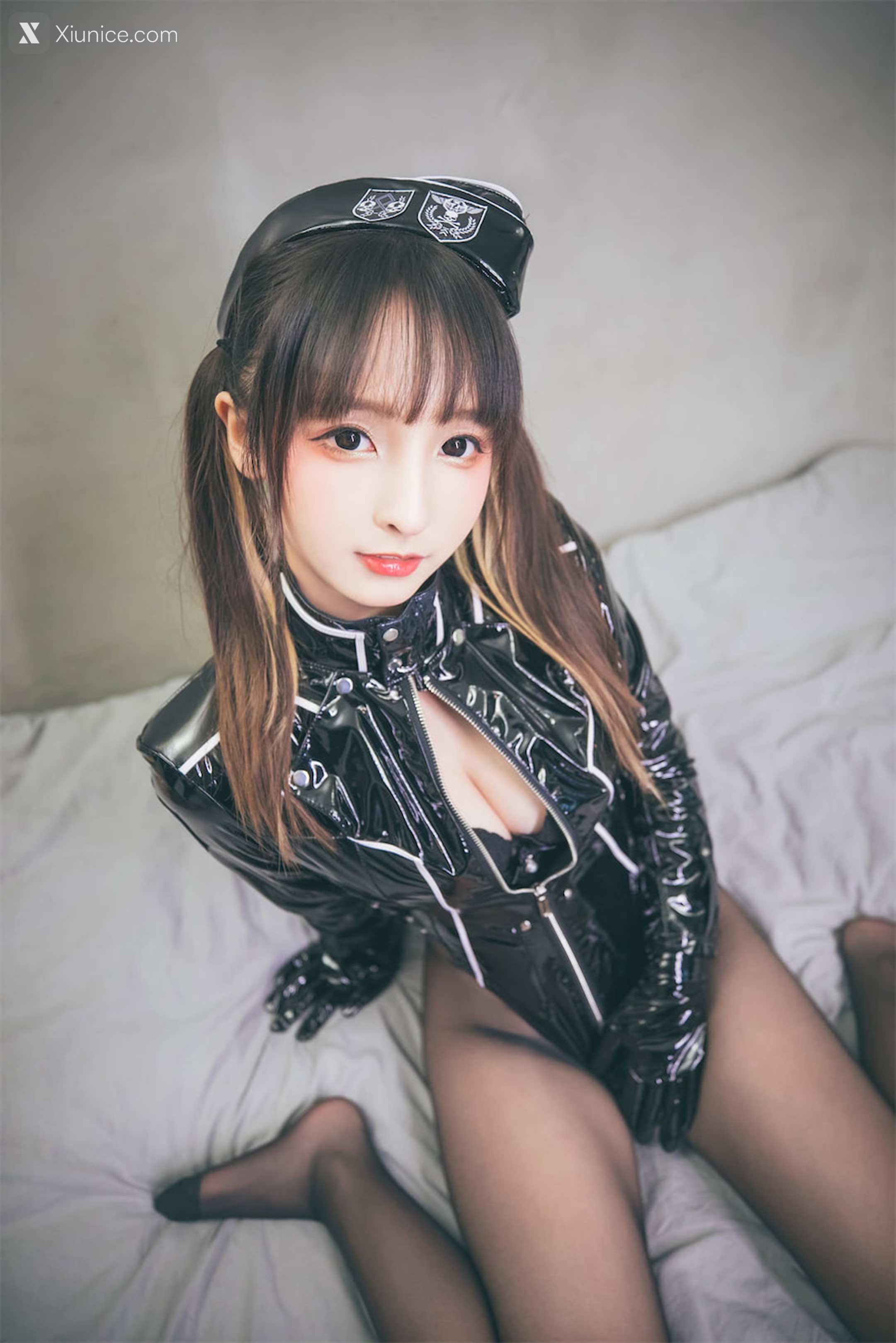 Coser@神楽坂真冬 Vol.081 绝对企画-黑丝皮衣《お帰りなさい、指揮官》 第149张