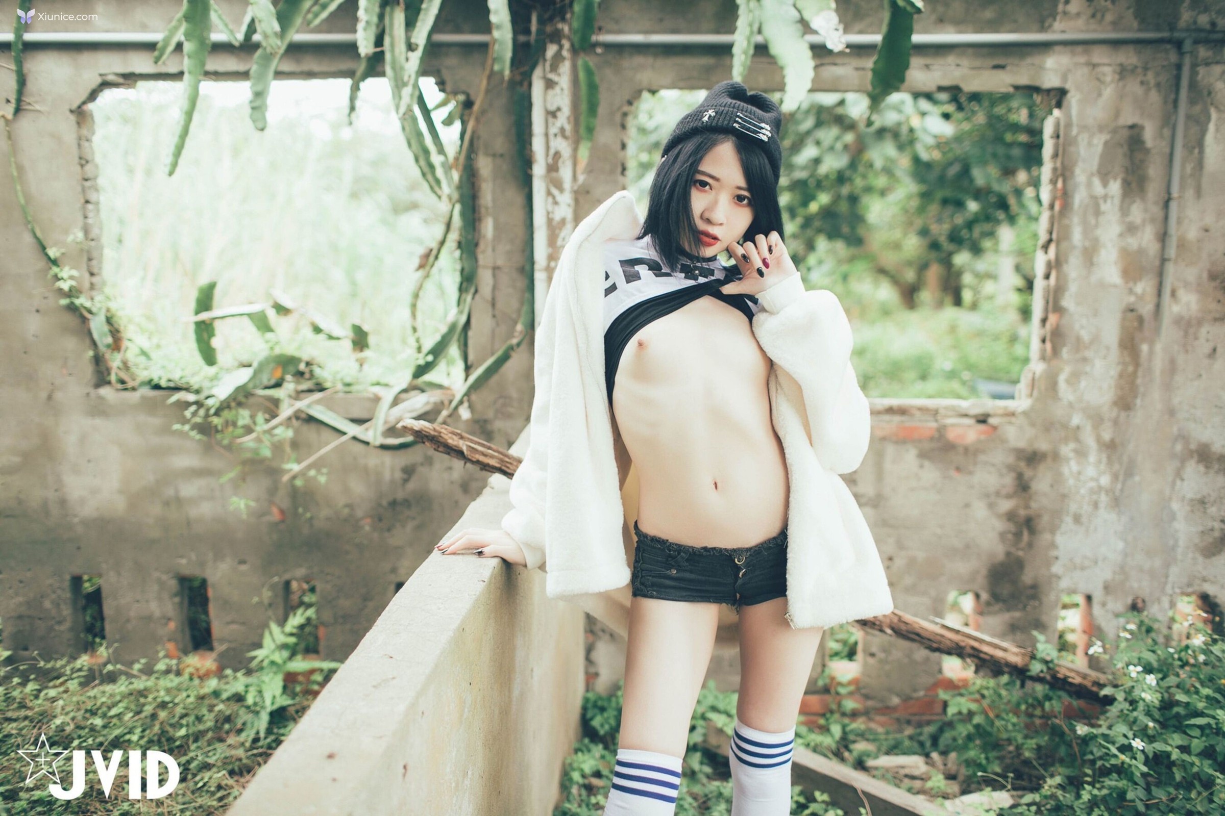 JVID 卯咪 – 高顏值美女卯咪野外露出てストレス発散するか通りすかりの覗き男に視姦され 第5张