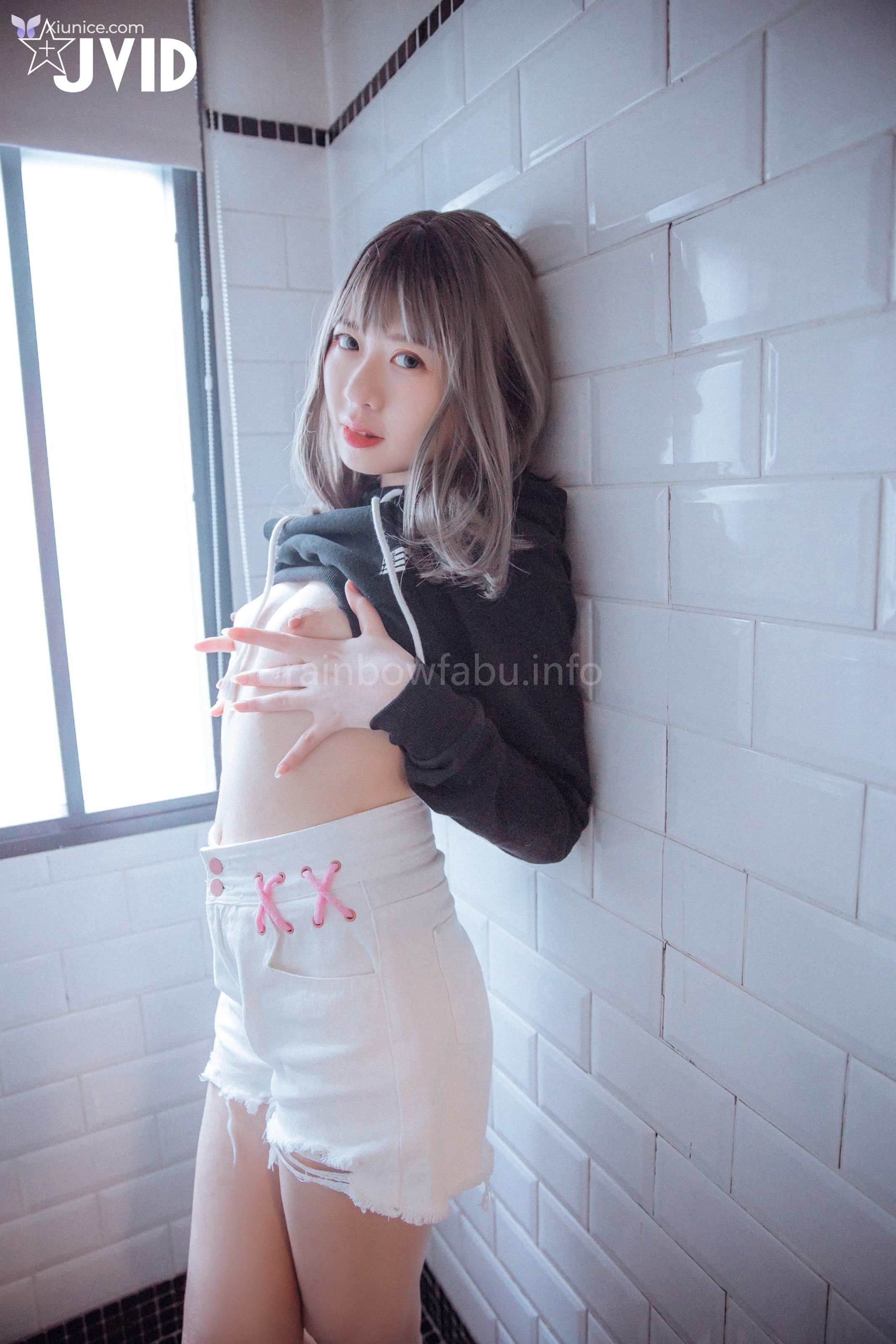 JVID 卯咪 – 纖細身材完美的腰身天使的外表隱藏不了內心的工口平常沒拍照的她兼職做片場修片師 第118张