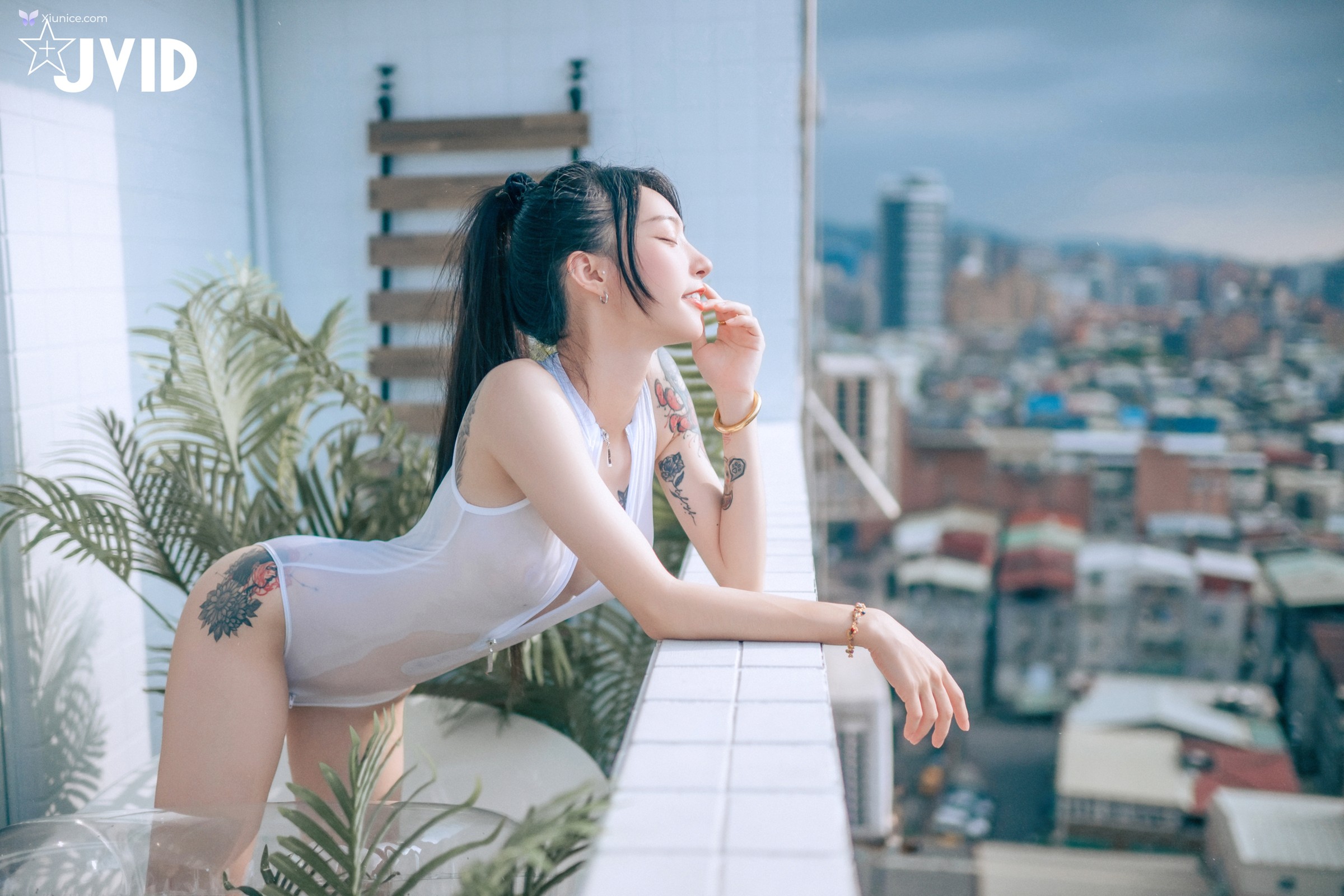 JVID 飄飄哥 – 濕身透點情慾互動超透膚の激色比基尼飄飄哥遭揉胸抓奶畫面淫慾滿點嫩鮑慘遭魔爪襲擊開擋史庫水透出白虎形狀超誘人 第45张