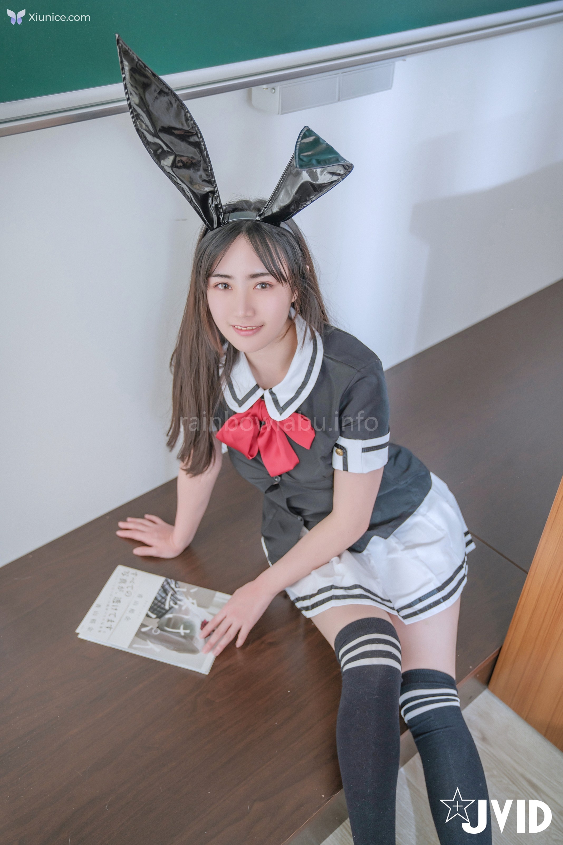 JVID 果寶寶 葉思敏 – 淫欲の萌兔學園 女神級巨乳同框果寶寶和葉思敏在教室裡搞出什麼火花讓老師好難為情 第10张
