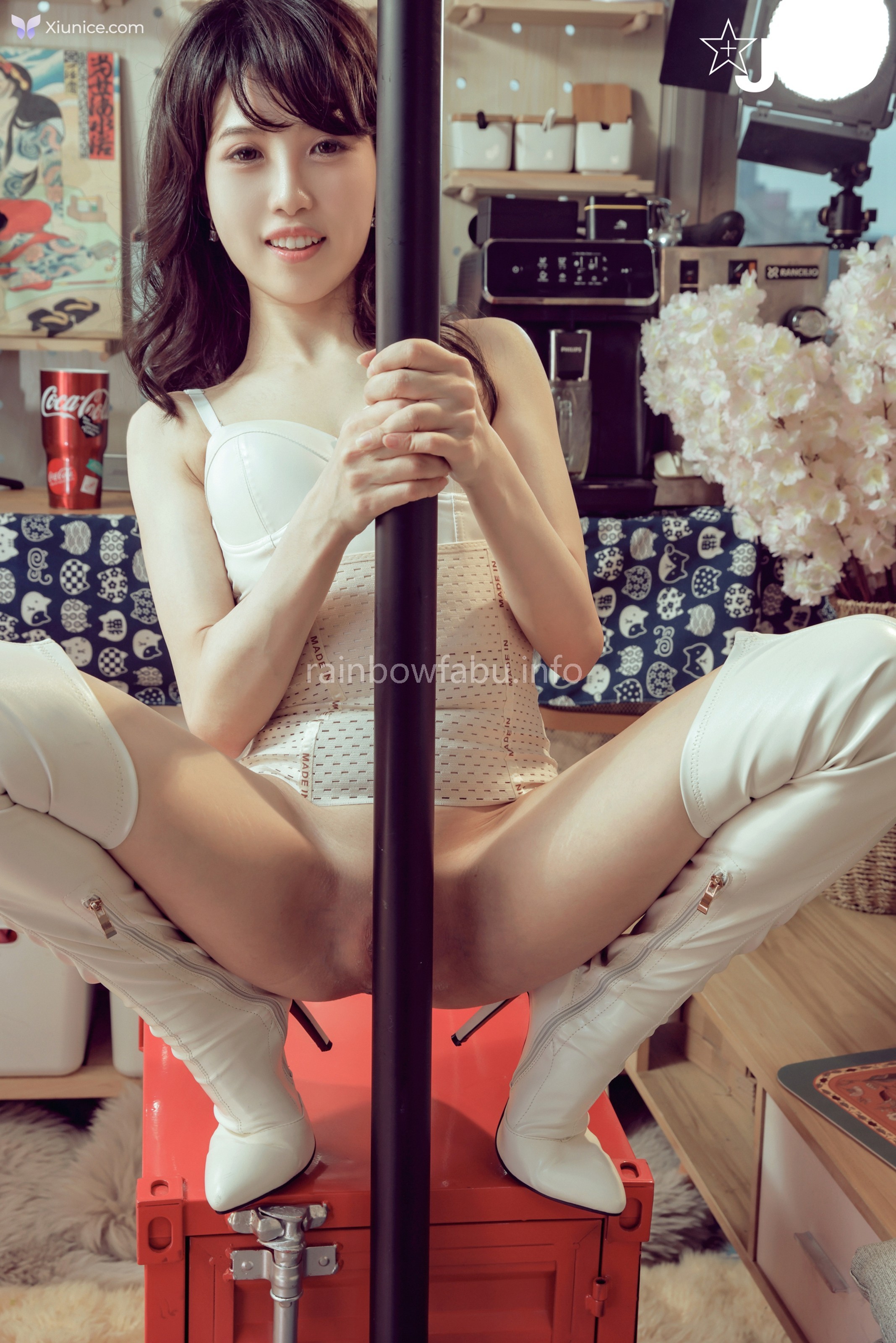 JVID 小艾莉Ellie – 插入無碼陰唇滑鋼管不會破皮因為 會爆汁淫水潤滑液 第91张