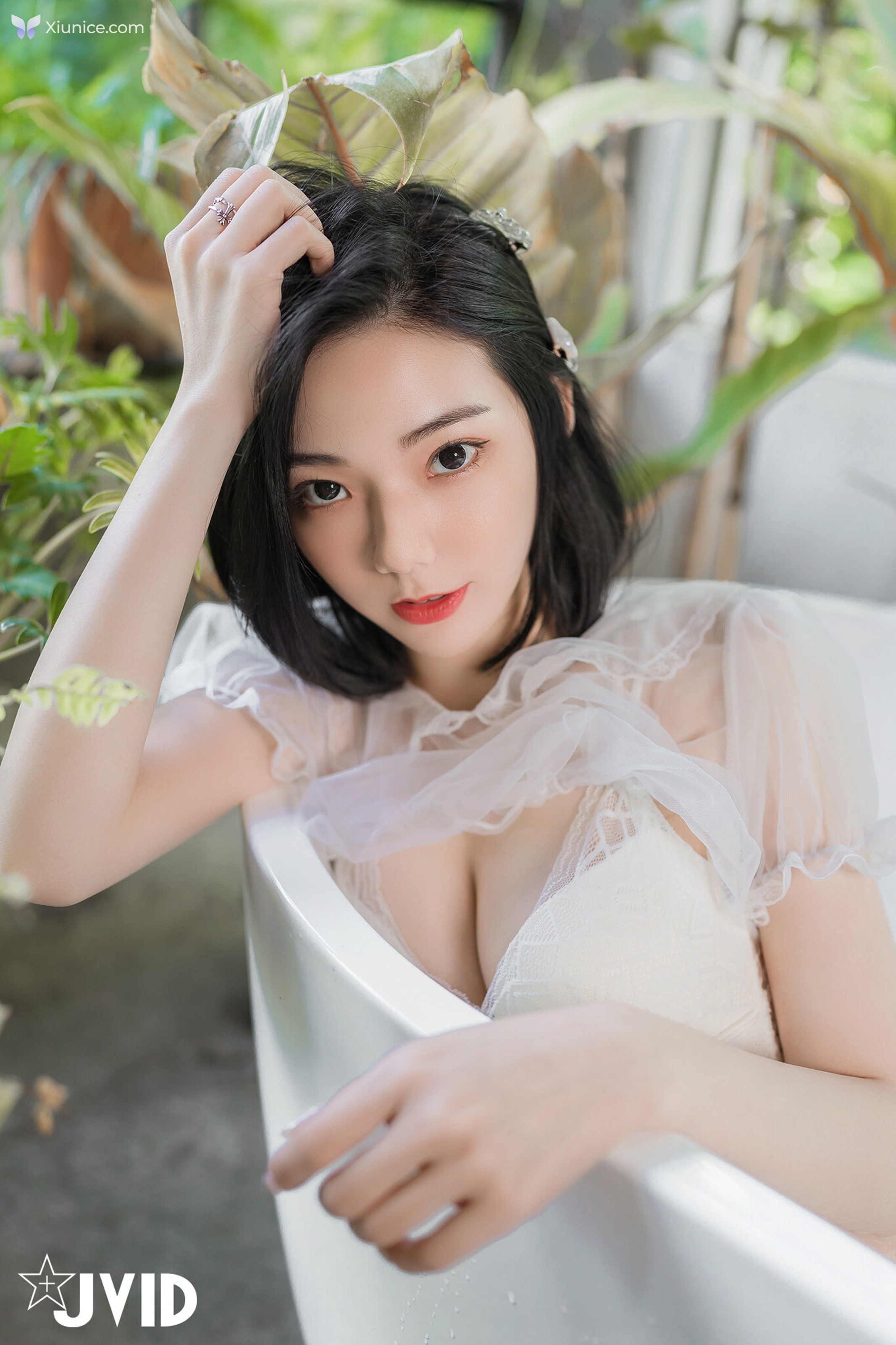 JVID 啾啾 – 誤闖莊園窺探心儀女神啾啾 入浴反被誘惑勾引 第34张