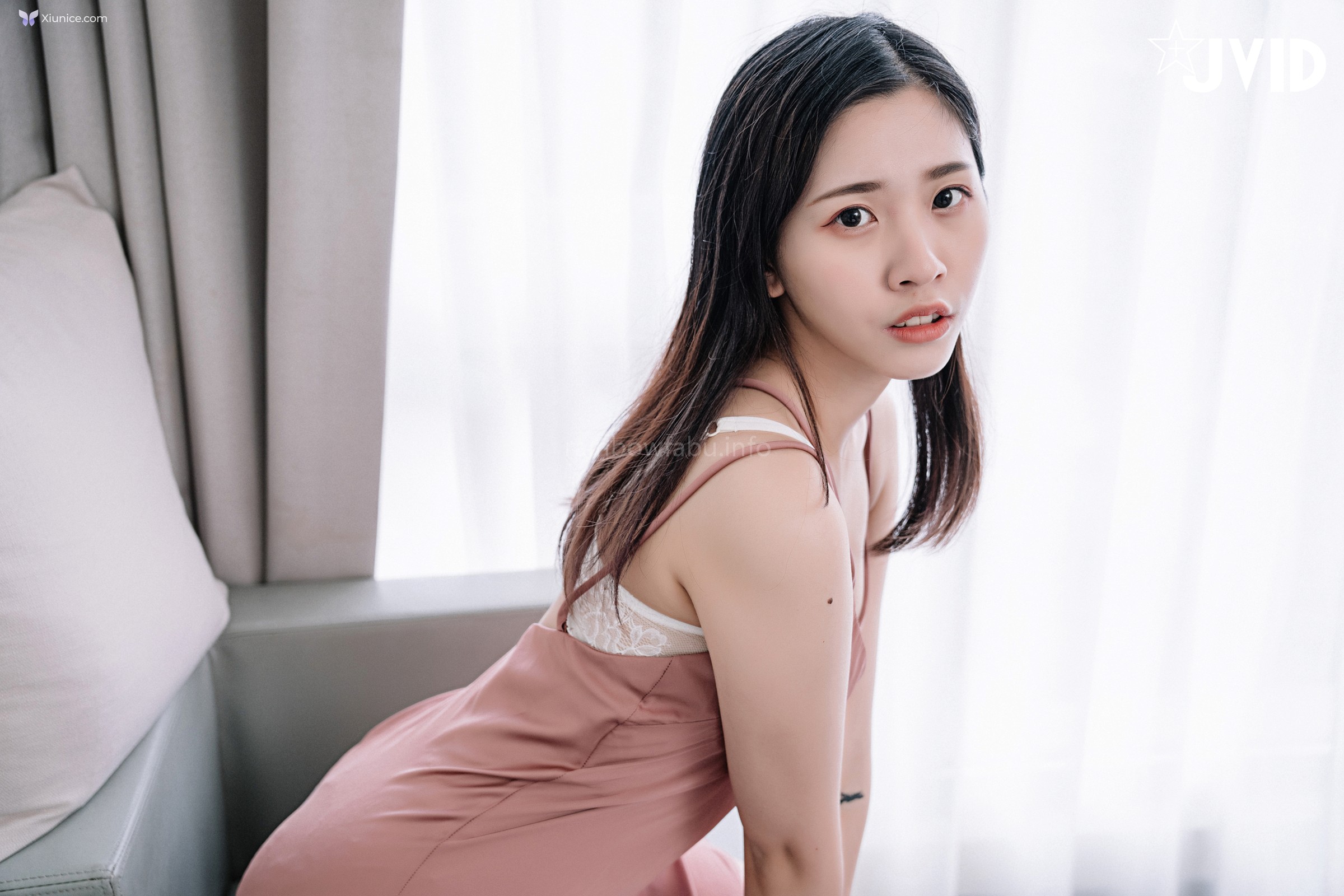 JVID 茶理 妙妙 – 美乳姐妹之因為太缺錢親姐誘逼女大生妹妹開啟18禁直播 第35张