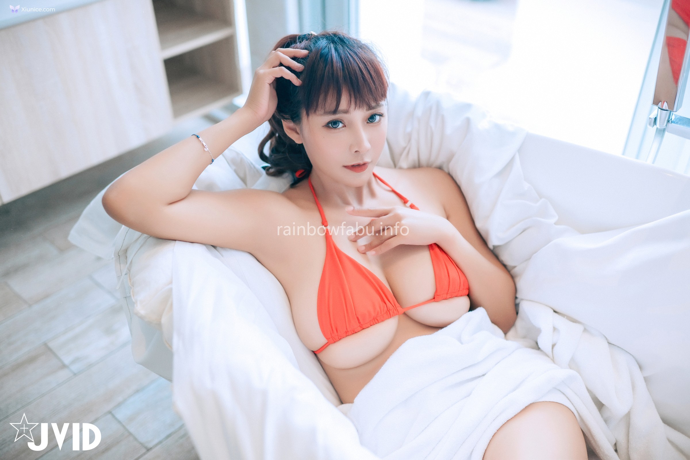 JVID Lele 樂樂 – 濕身露出豪乳 開腿露鮑 誘惑丈夫下屬後入猛撞 暴力巨乳搖晃淫蕩人妻濕身誘惑 第222张
