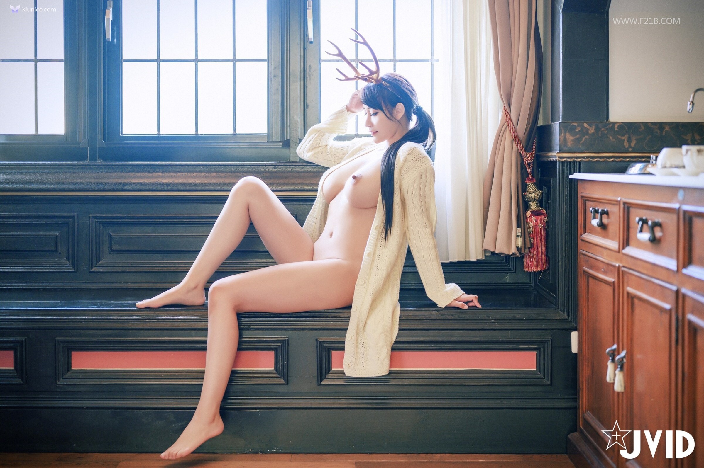 JVID Lele 樂樂 – 全輯上空無碼巨乳女神 樂樂鹿角女孩的報恩 第65张
