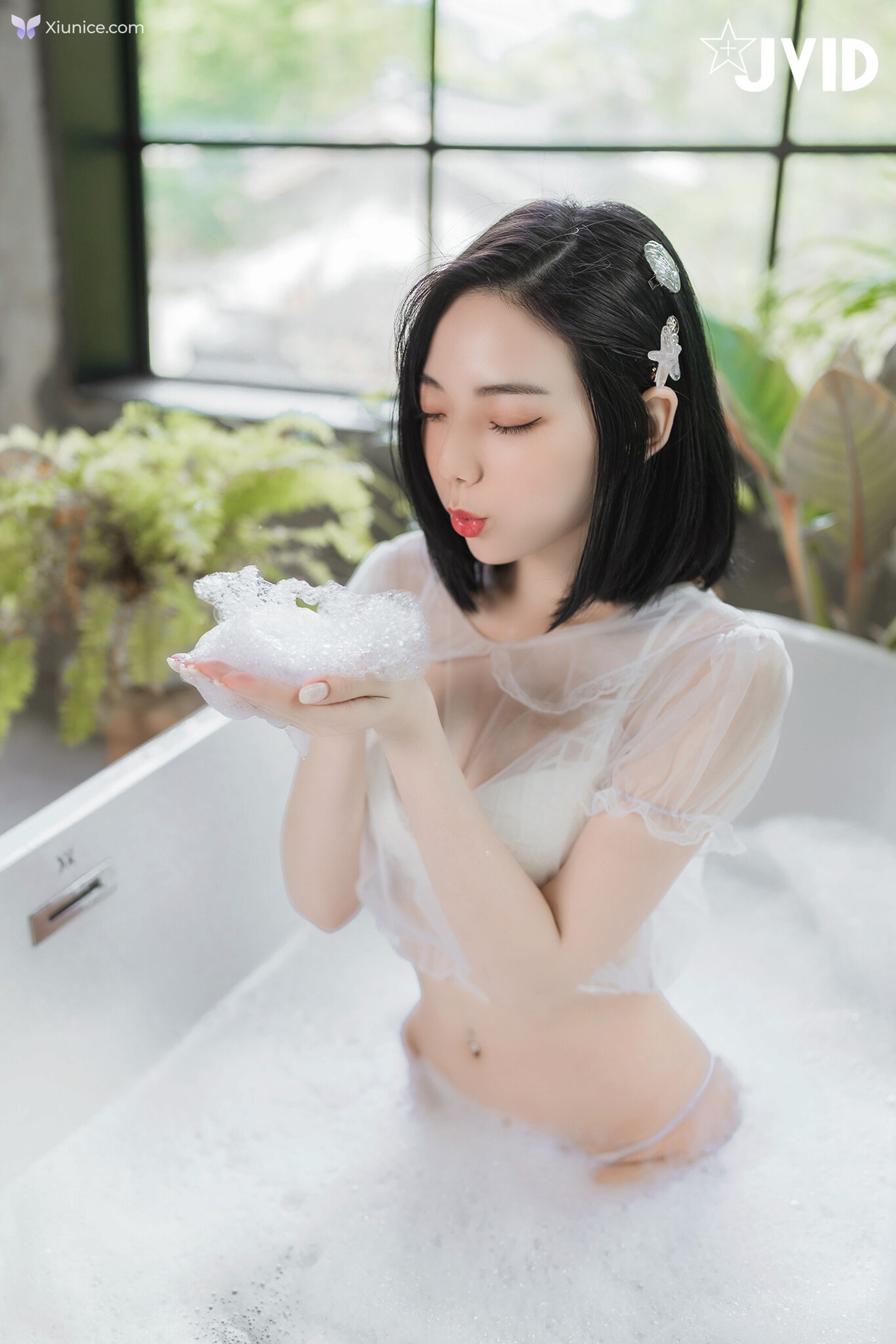 JVID 啾啾 – 誤闖莊園窺探心儀女神啾啾 入浴反被誘惑勾引 第82张