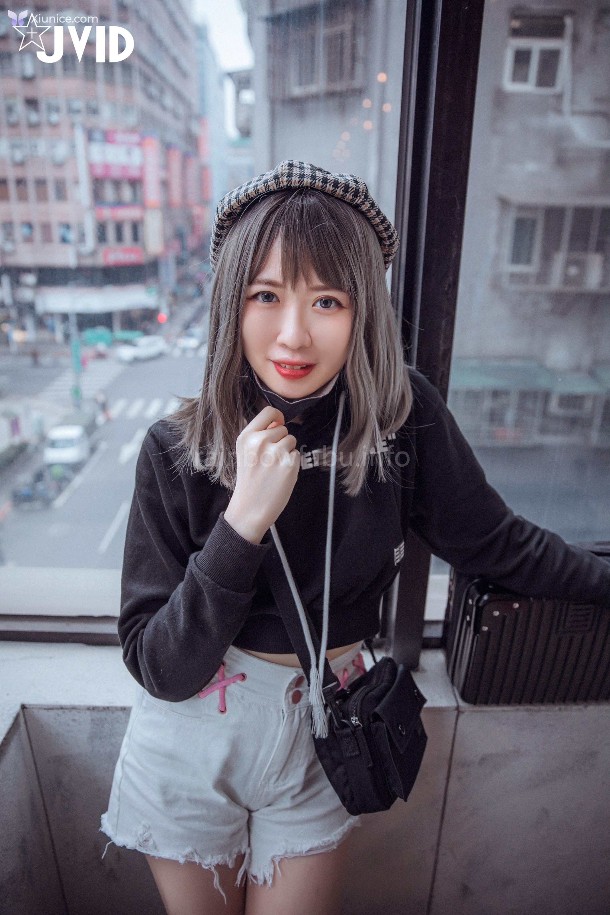 JVID 卯咪 – 纖細身材完美的腰身天使的外表隱藏不了內心的工口平常沒拍照的她兼職做片場修片師 第29张