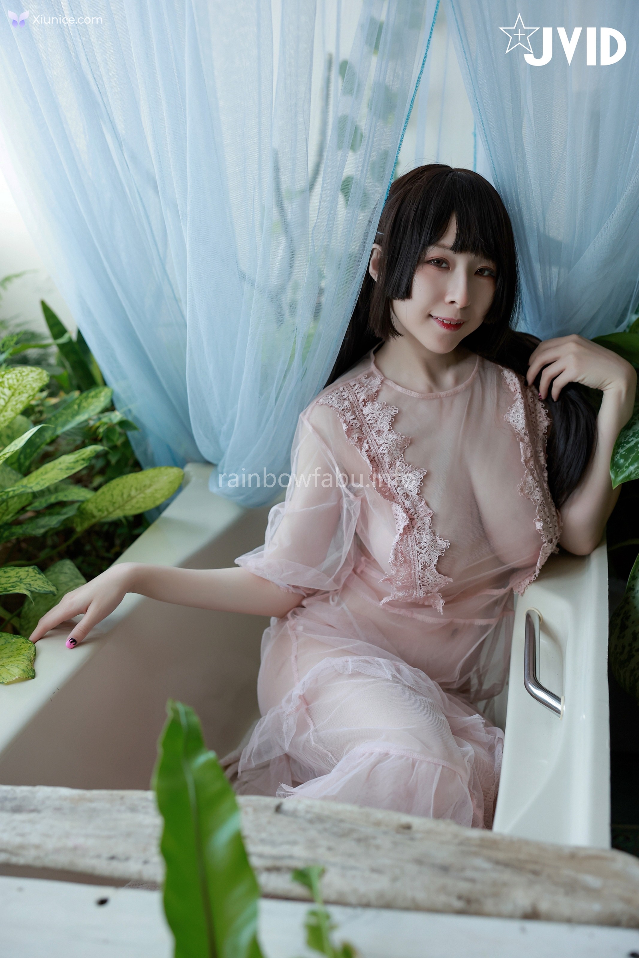 JVID 黎菲兒 – 菲兒在花叢中蹦出誘人巨乳彈出渾圓翹臀極限邊緣的挑逗 第69张
