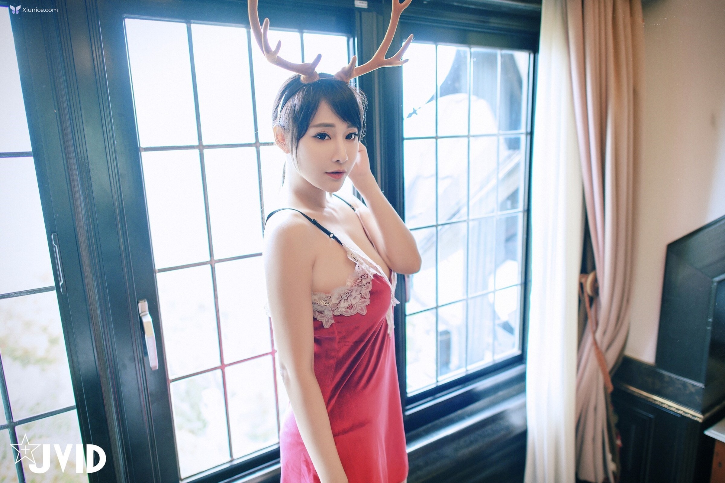 JVID Lele 樂樂 – 全輯上空無碼巨乳女神 樂樂鹿角女孩的報恩 第206张
