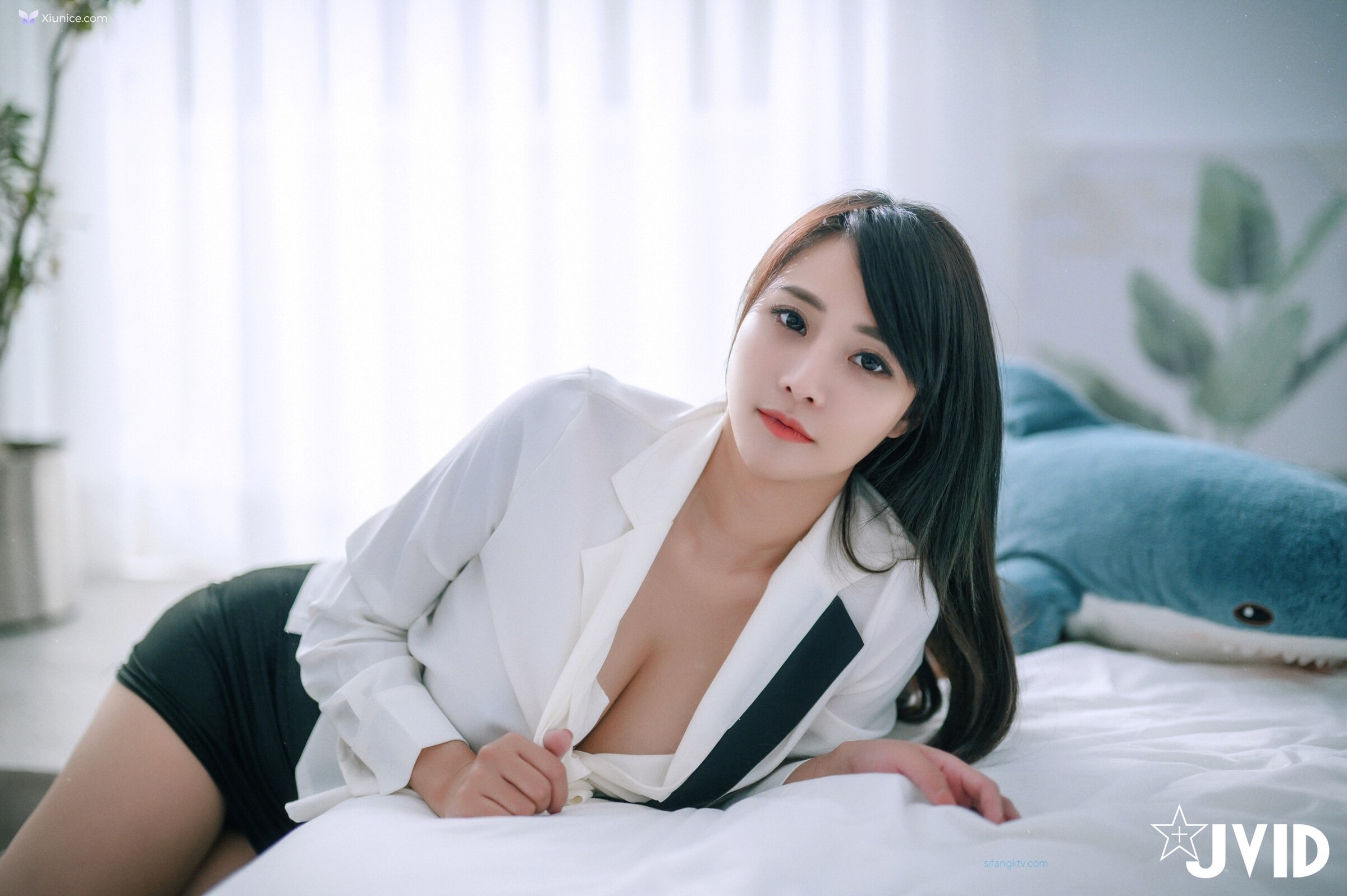 JVID Lele 樂樂 – 偷偷關注了住在隔壁的巨乳OL一年三個月終於對她展開功勢後結果反而被主動騎乘 第109张