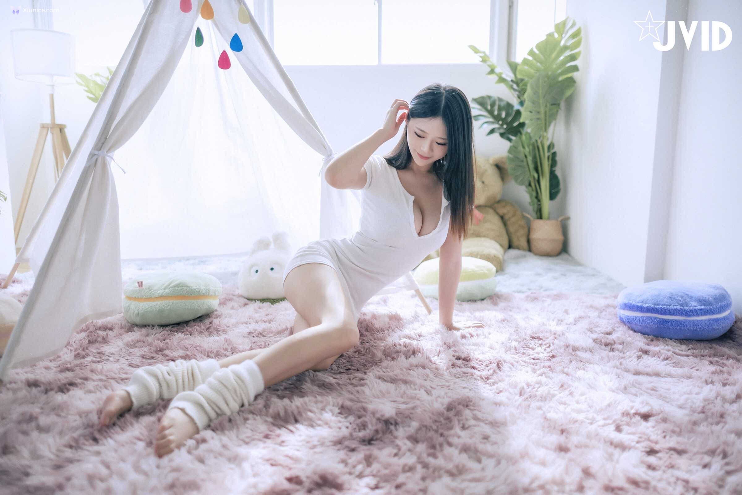 JVID 謝夏天 – 近60萬粉絲的巨乳網紅直播主脫了首次挑戰性感寫真大秀超美G奶 第4张