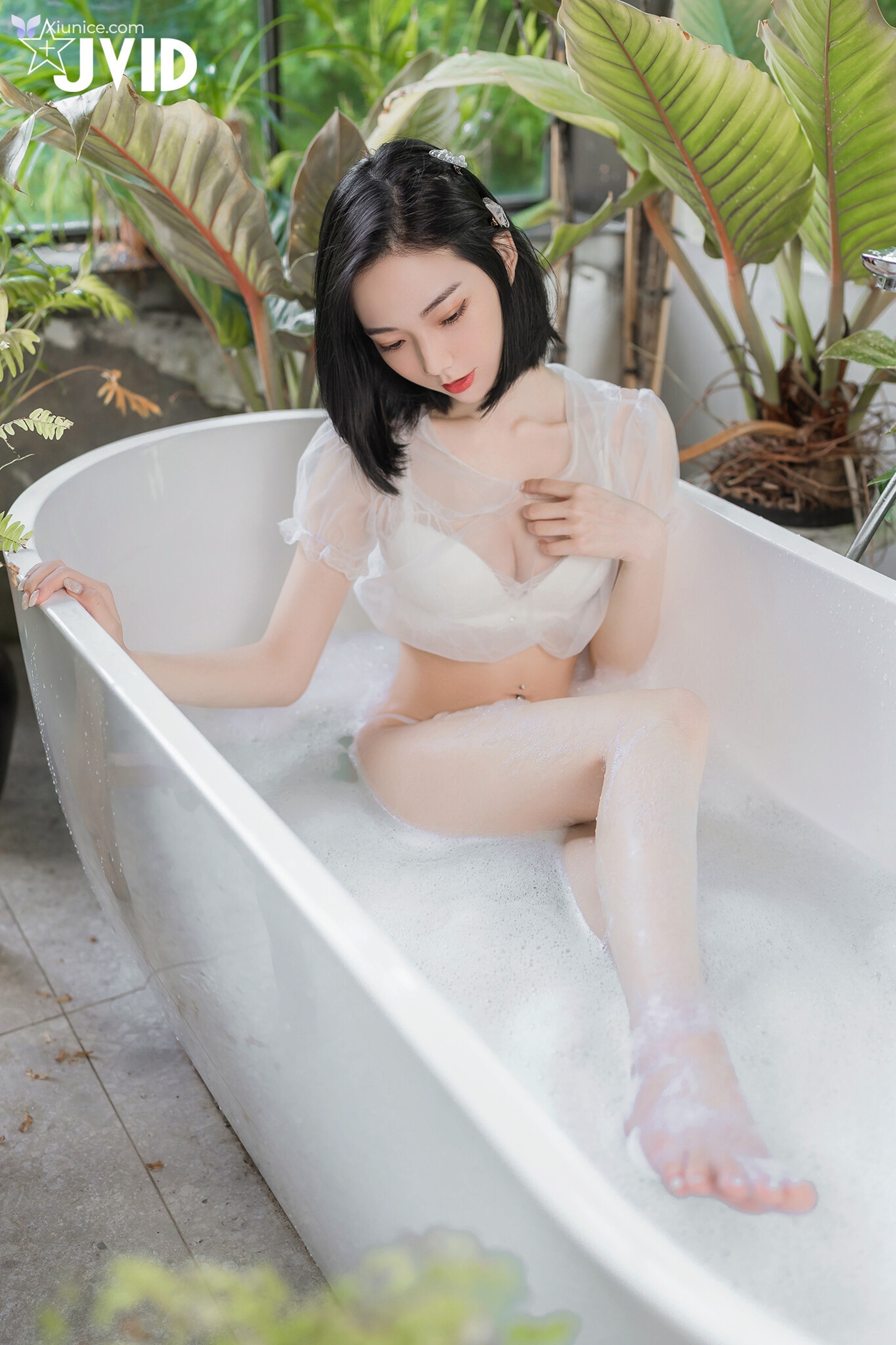 JVID 啾啾 – 誤闖莊園窺探心儀女神啾啾 入浴反被誘惑勾引 第44张