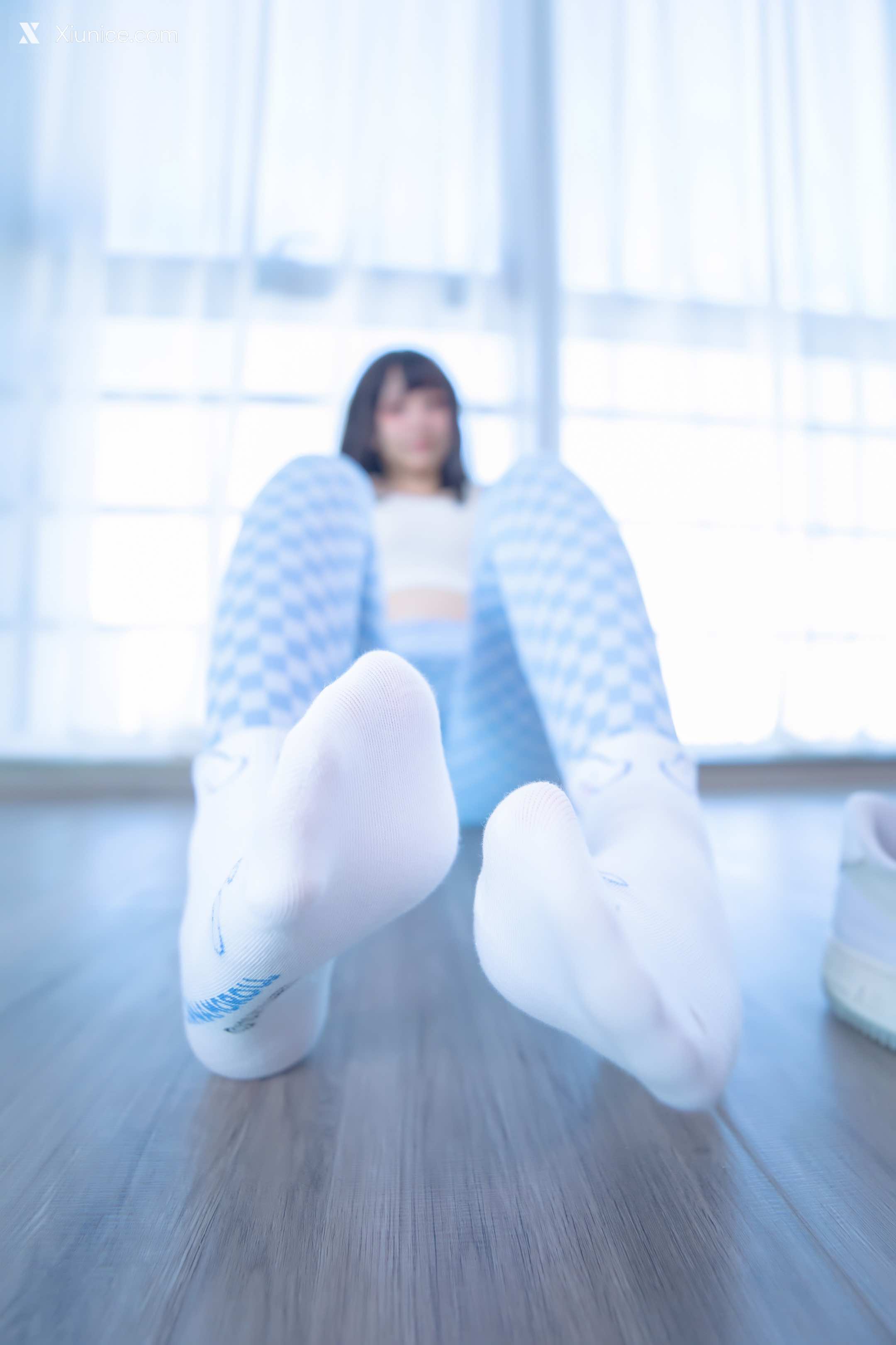 Coser@神楽坂真冬 Vol.103 蓝白格 第32张