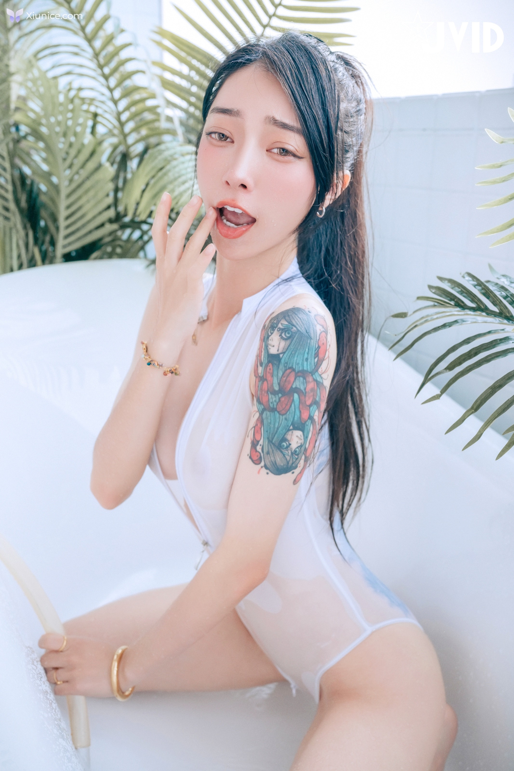 JVID 飄飄哥 – 濕身透點情慾互動超透膚の激色比基尼飄飄哥遭揉胸抓奶畫面淫慾滿點嫩鮑慘遭魔爪襲擊開擋史庫水透出白虎形狀超誘人 第191张