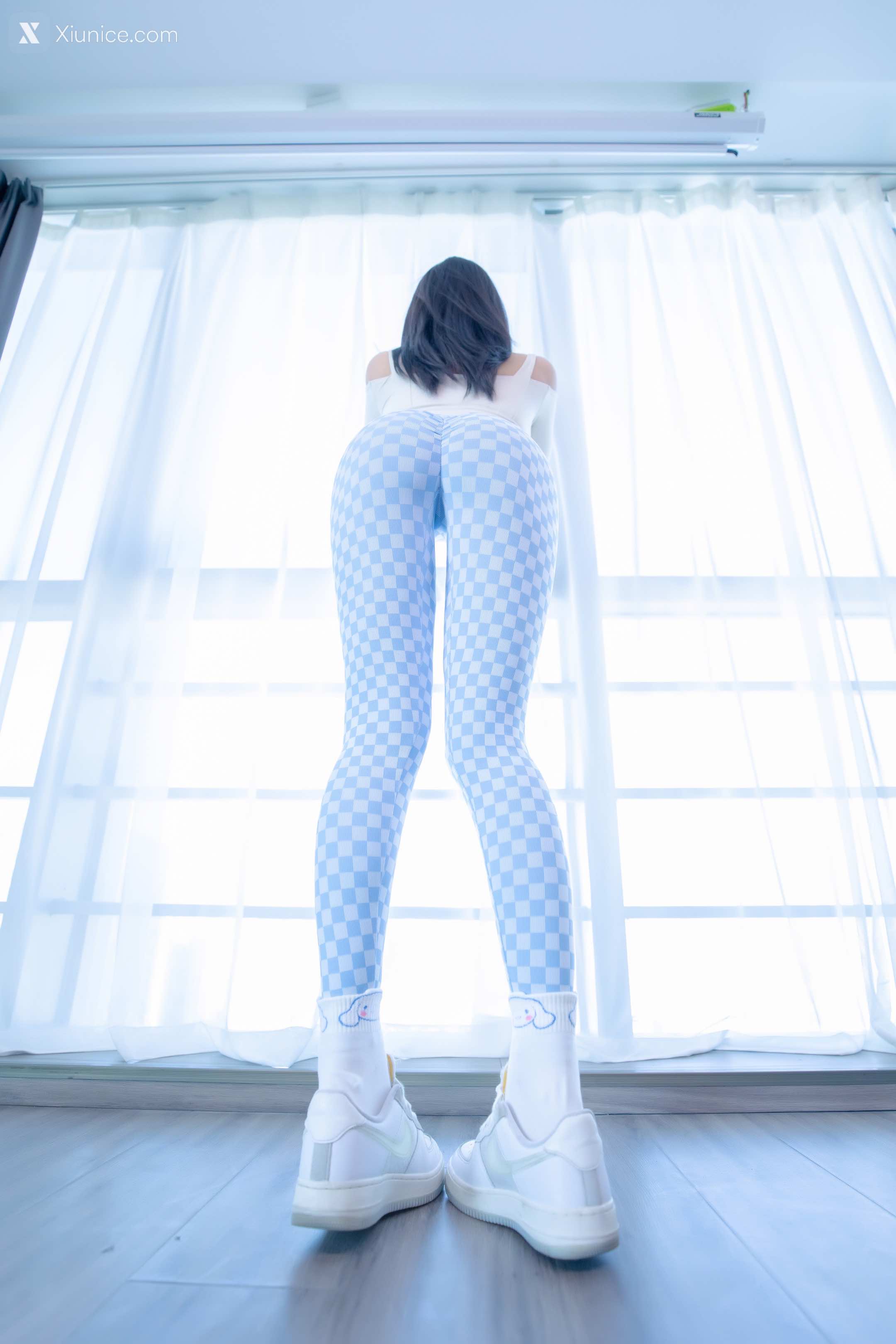 Coser@神楽坂真冬 Vol.103 蓝白格 第65张