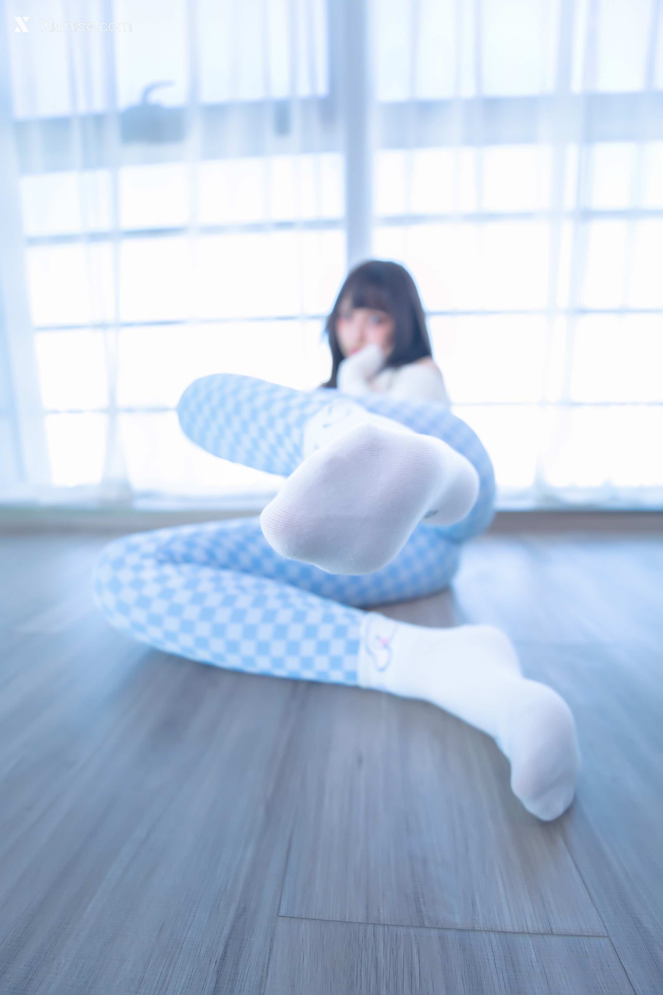 Coser@神楽坂真冬 Vol.103 蓝白格 第67张
