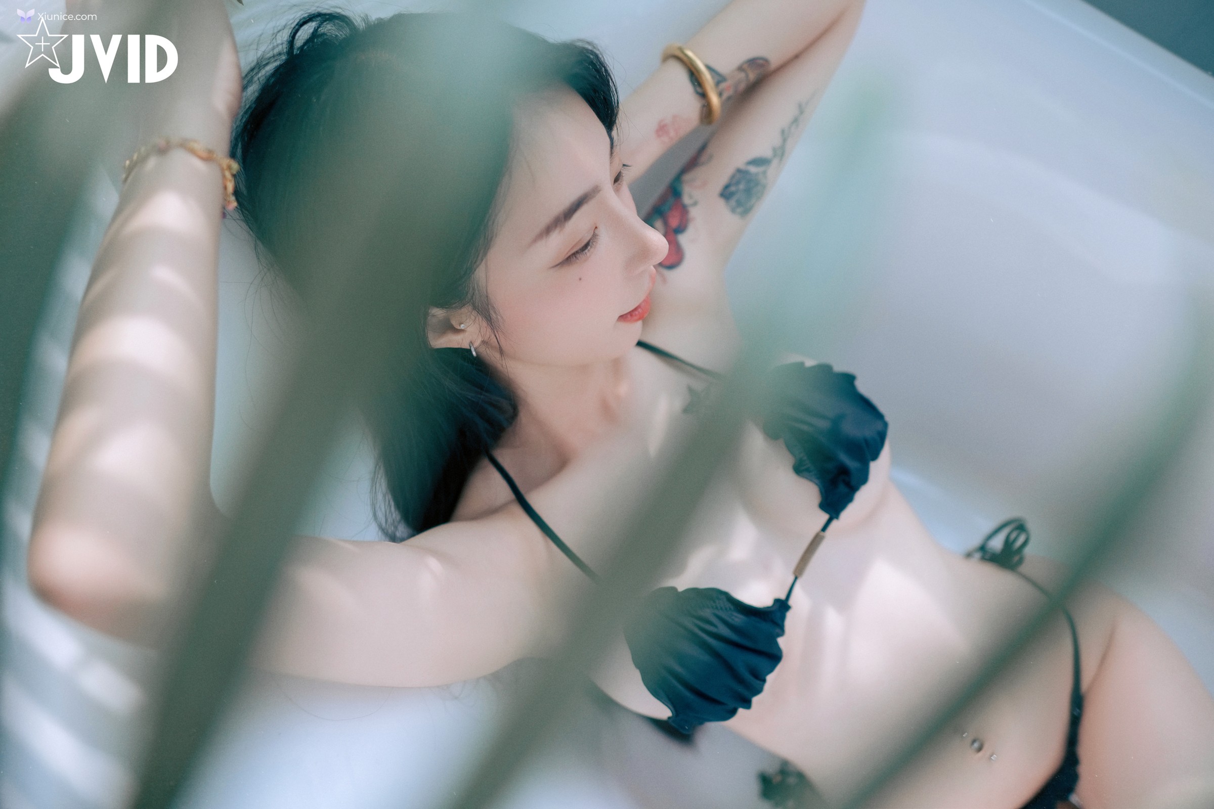 JVID 飄飄哥 – 濕身透點情慾互動超透膚の激色比基尼飄飄哥遭揉胸抓奶畫面淫慾滿點嫩鮑慘遭魔爪襲擊開擋史庫水透出白虎形狀超誘人 第274张