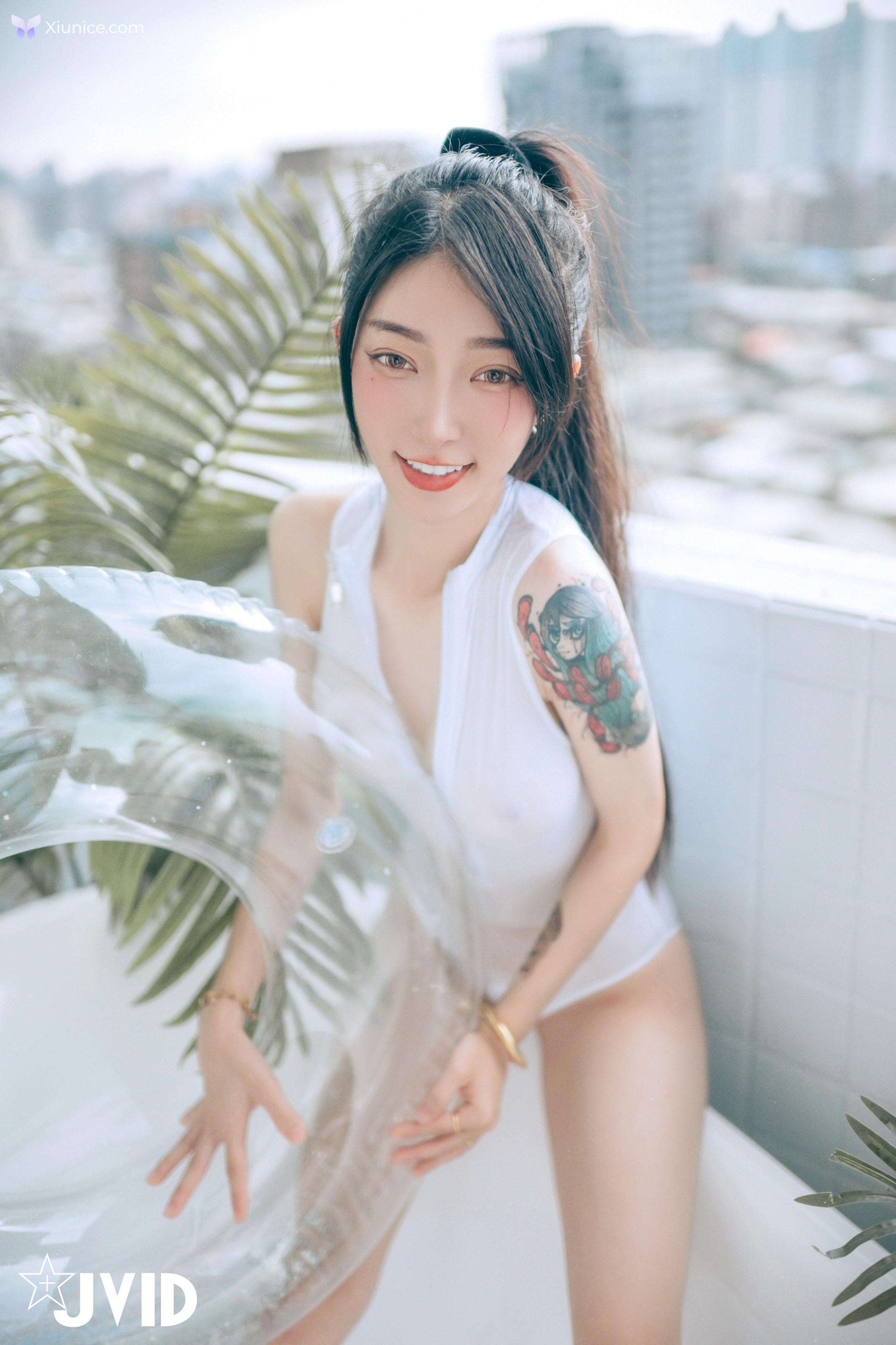 JVID 飄飄哥 – 濕身透點情慾互動超透膚の激色比基尼飄飄哥遭揉胸抓奶畫面淫慾滿點嫩鮑慘遭魔爪襲擊開擋史庫水透出白虎形狀超誘人 第301张