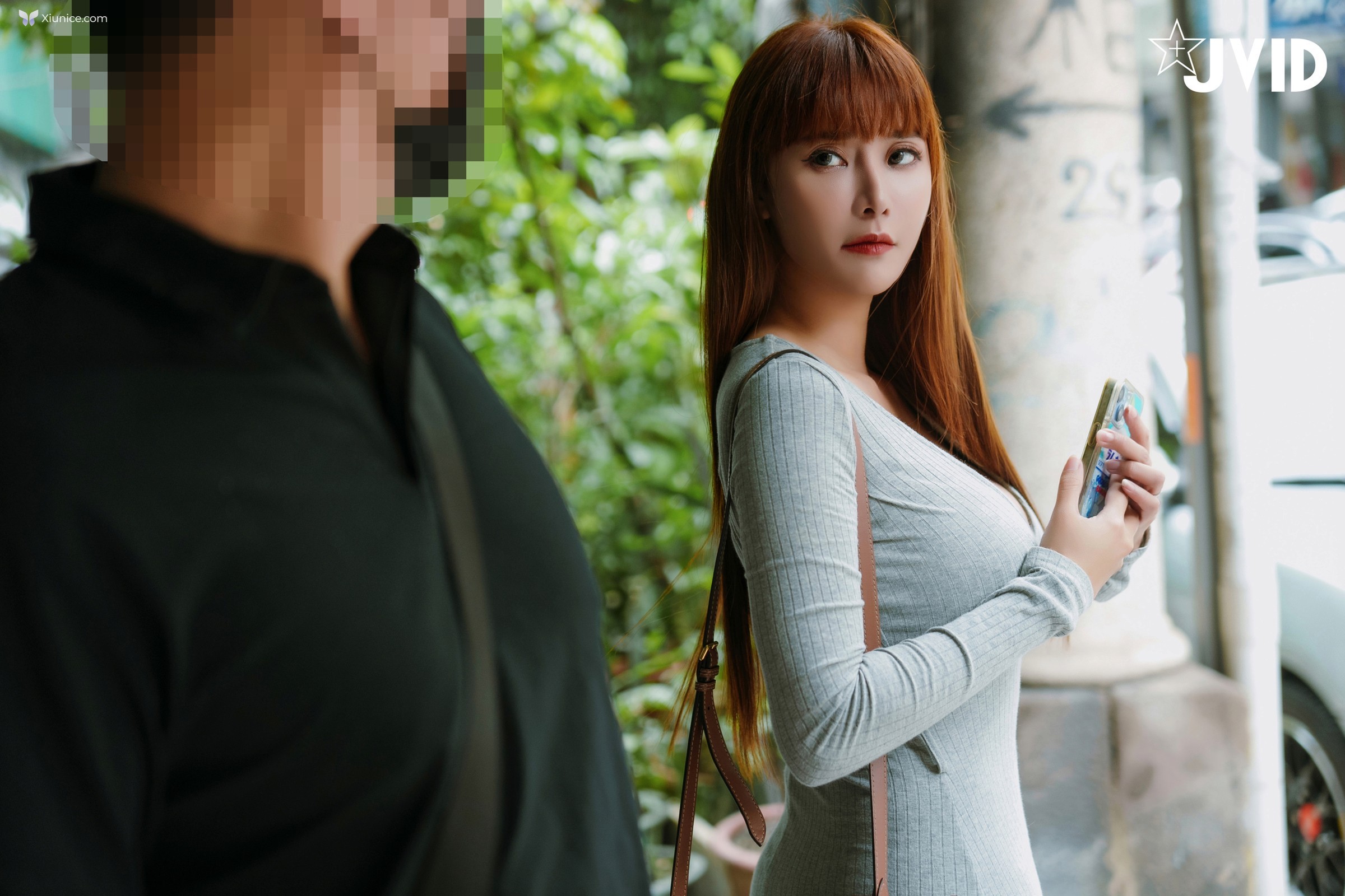 JVID Lele 樂樂 – 在下屬面前強姦他老婆讓下屬好好看看自己老婆為了滿足上司賣力搖晃自己淫蕩身體最後還射在妻子身上給足了滿滿的愛液 第17张