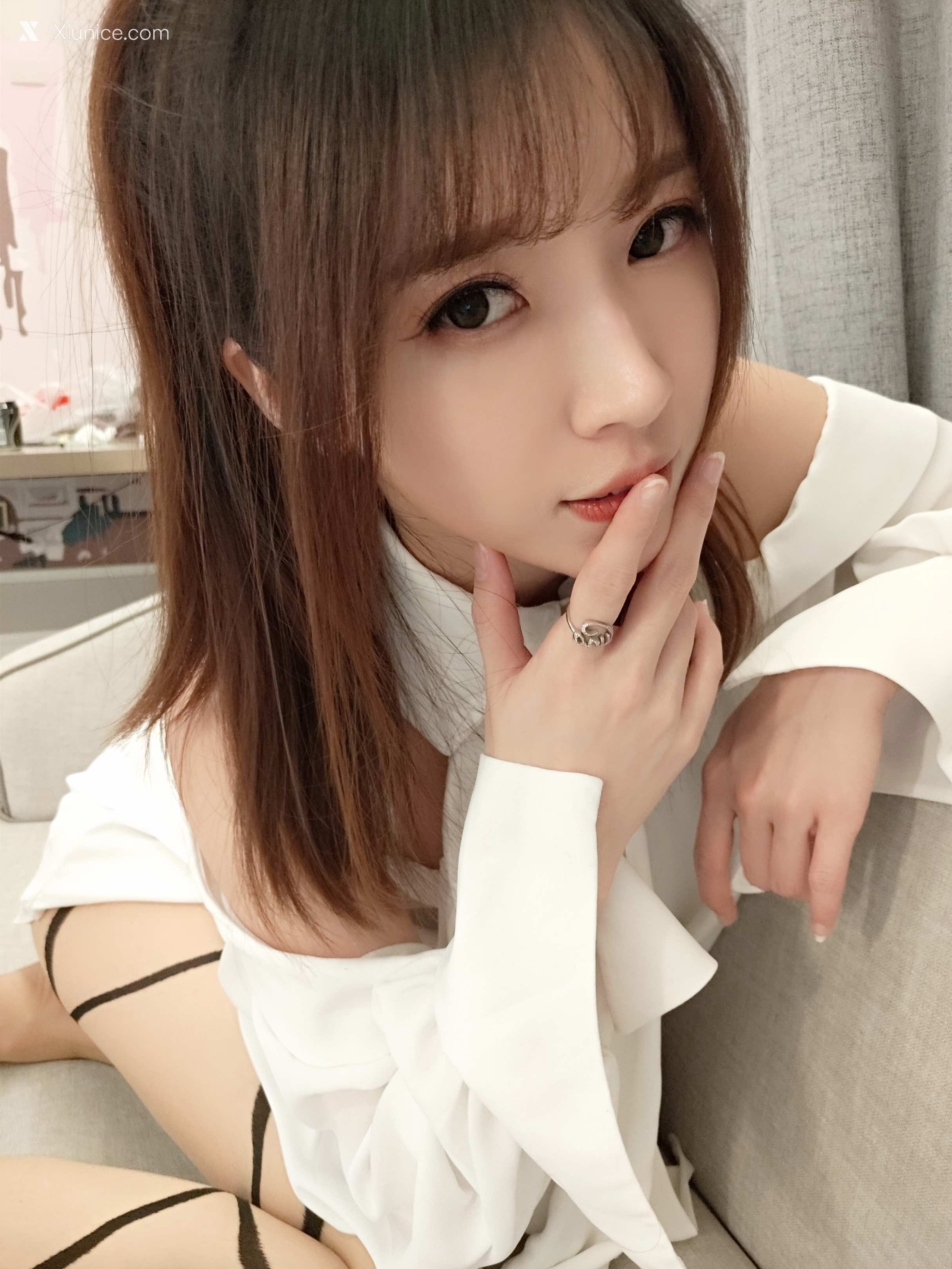 Coser@小女巫露娜 Vol.004 条纹提花白衬衣 第33张