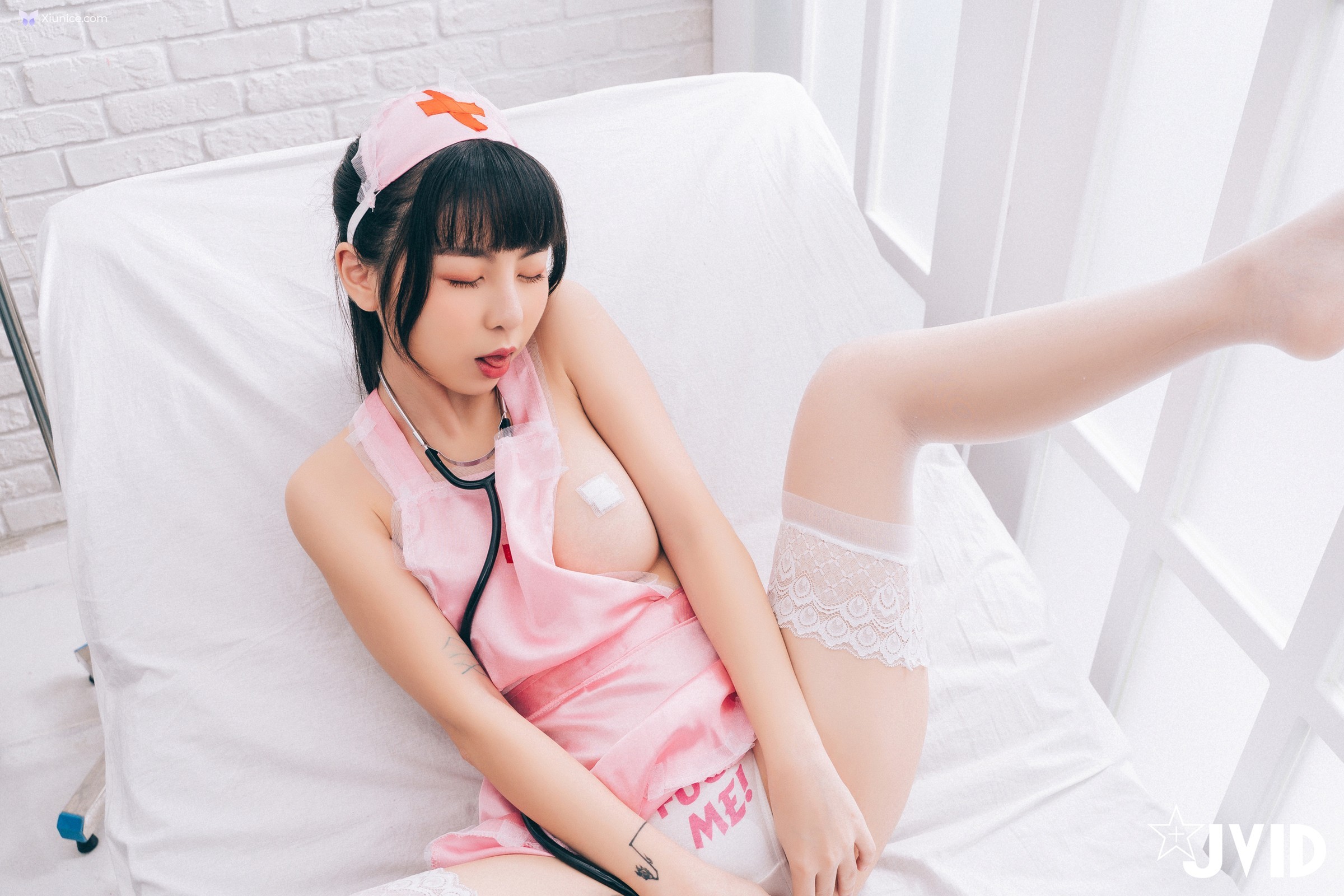 JVID 月台尼Tiny – 讓情色巨乳護士用女上位幫你搖出來吧 第46张
