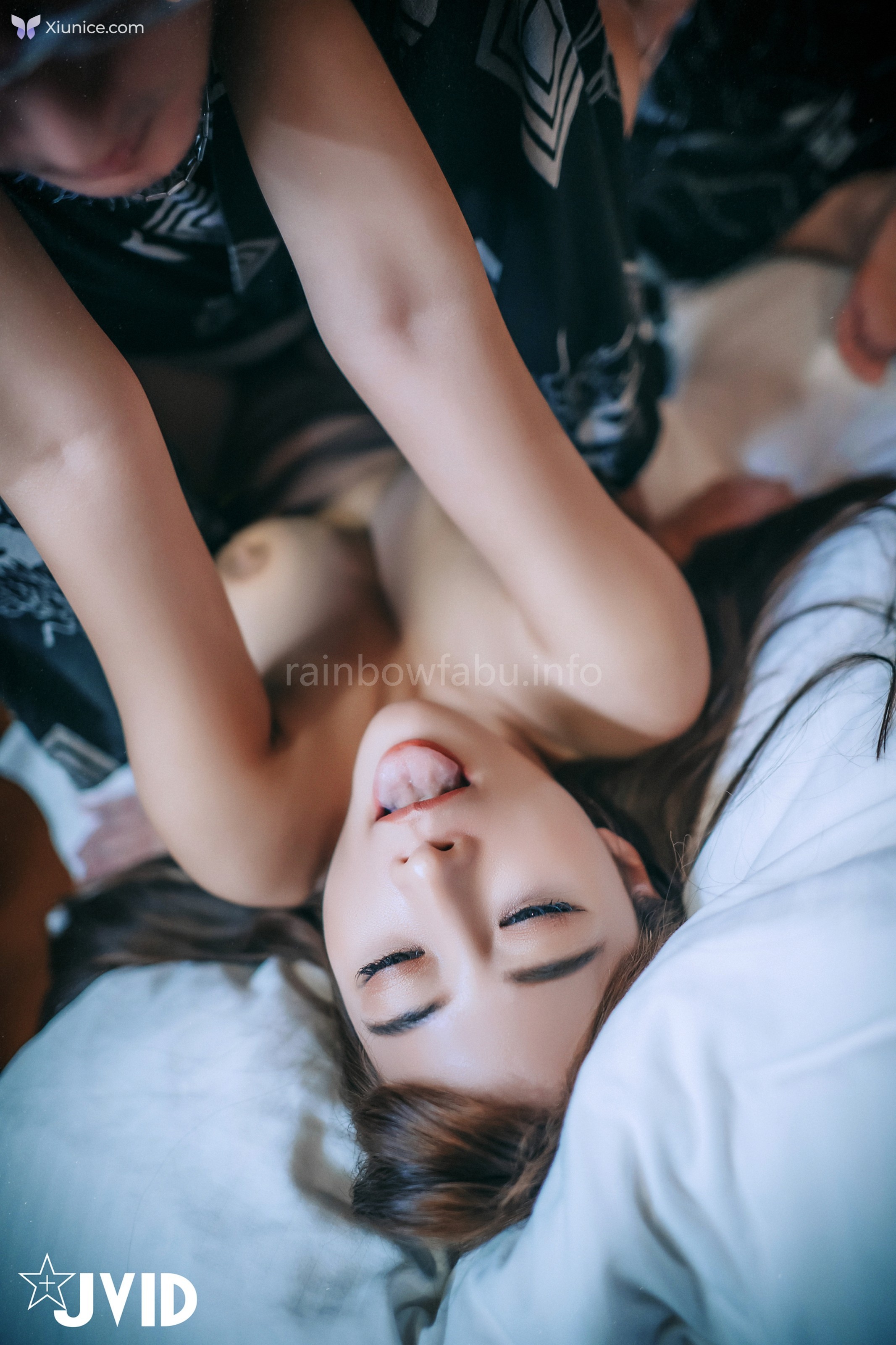 JVID 于心 Lele 樂樂 – 上空無碼學長幫學妹慶祝畢業邀請兩人泡溫泉泥醉混亂 第91张