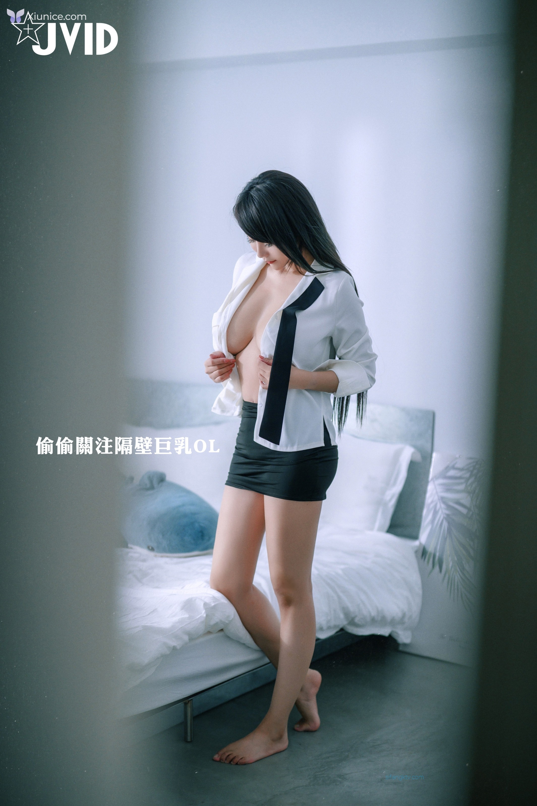 JVID Lele 樂樂 – 偷偷關注了住在隔壁的巨乳OL一年三個月終於對她展開功勢後結果反而被主動騎乘 第110张