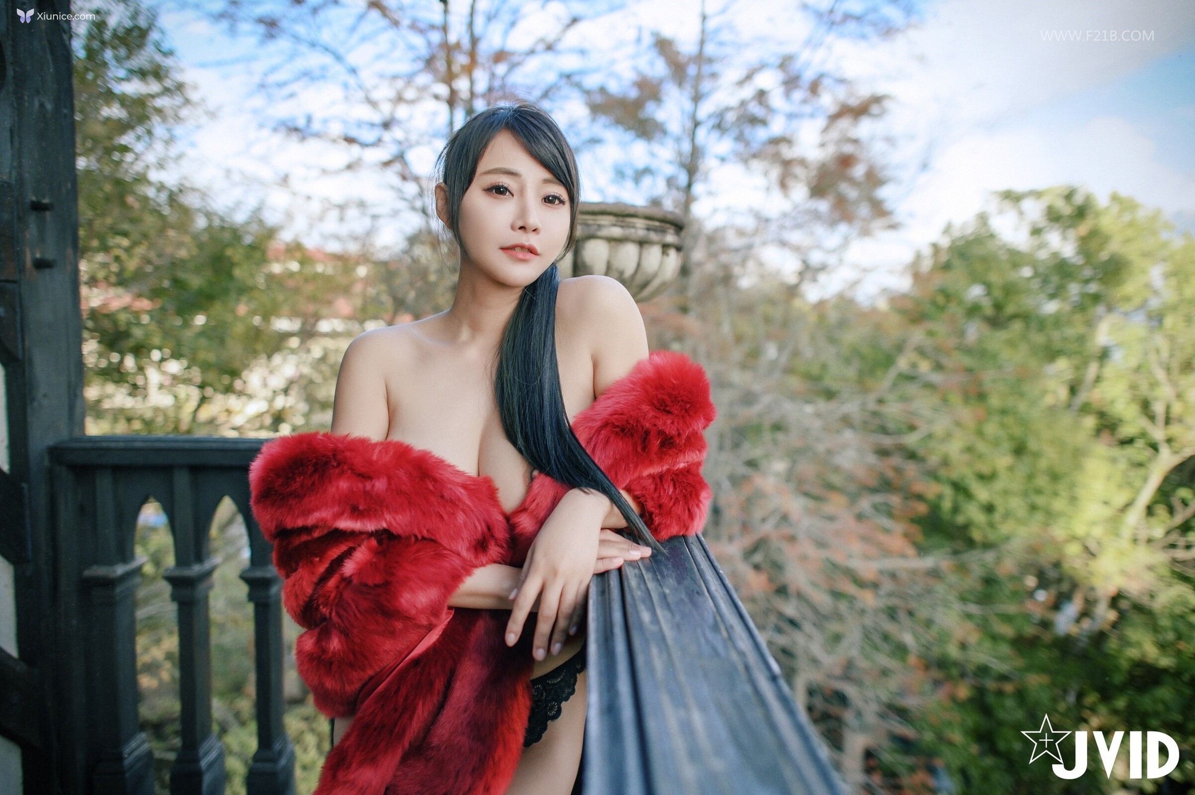 JVID Lele 樂樂 – 全輯上空無碼巨乳女神 樂樂鹿角女孩的報恩 第69张