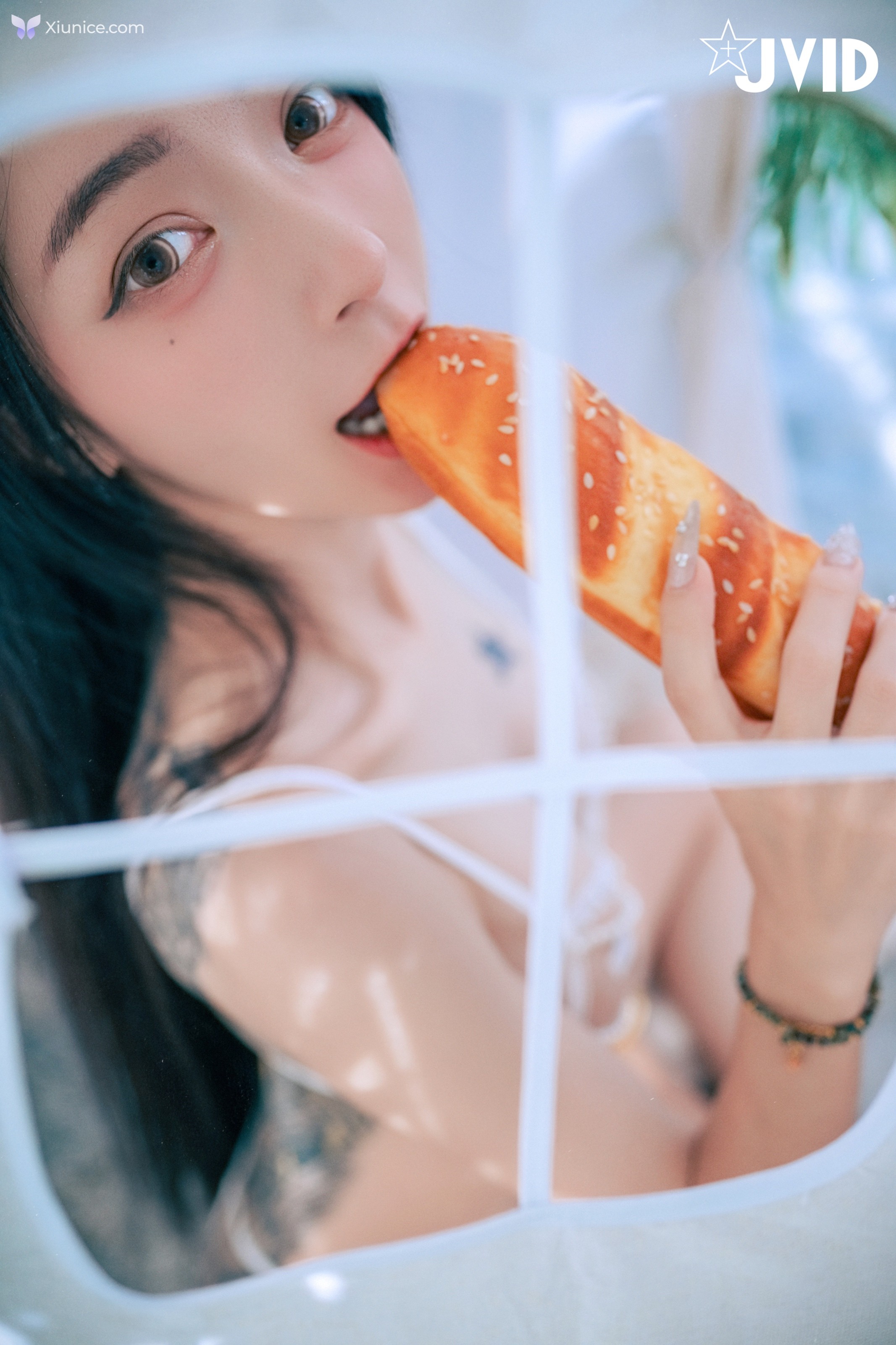 JVID 飄飄哥 – 最狂尺度生日特輯極細丁無膚膠色色の裸體生日趴飄飄慶生被脫光光塗抹奶油超細線丁無膚膠擠出誘人駱駝蹄屁股翹高背後位視角超色慾超誘人裸體奶油慶生影片熱映中 第134张