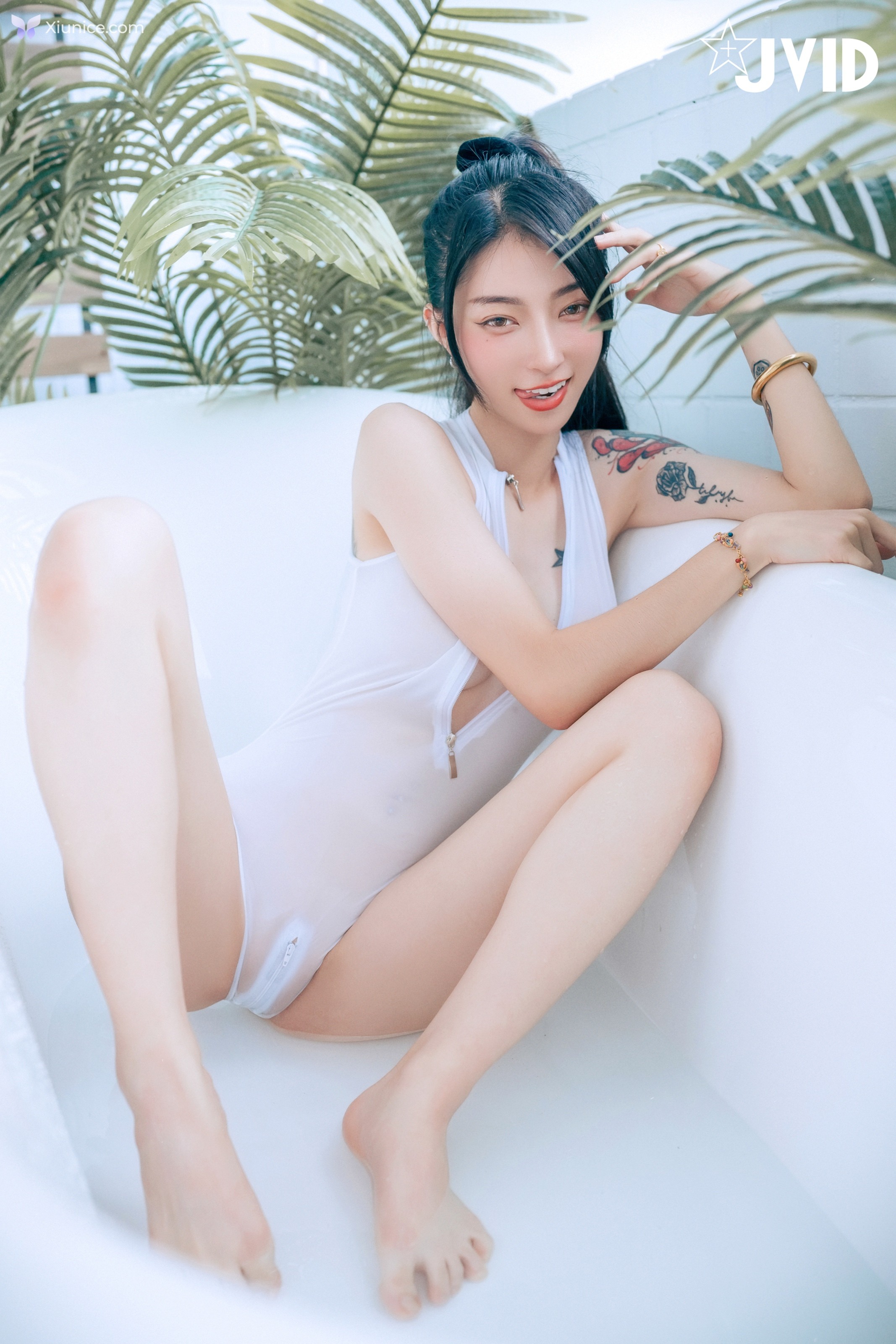 JVID 飄飄哥 – 濕身透點情慾互動超透膚の激色比基尼飄飄哥遭揉胸抓奶畫面淫慾滿點嫩鮑慘遭魔爪襲擊開擋史庫水透出白虎形狀超誘人 第249张
