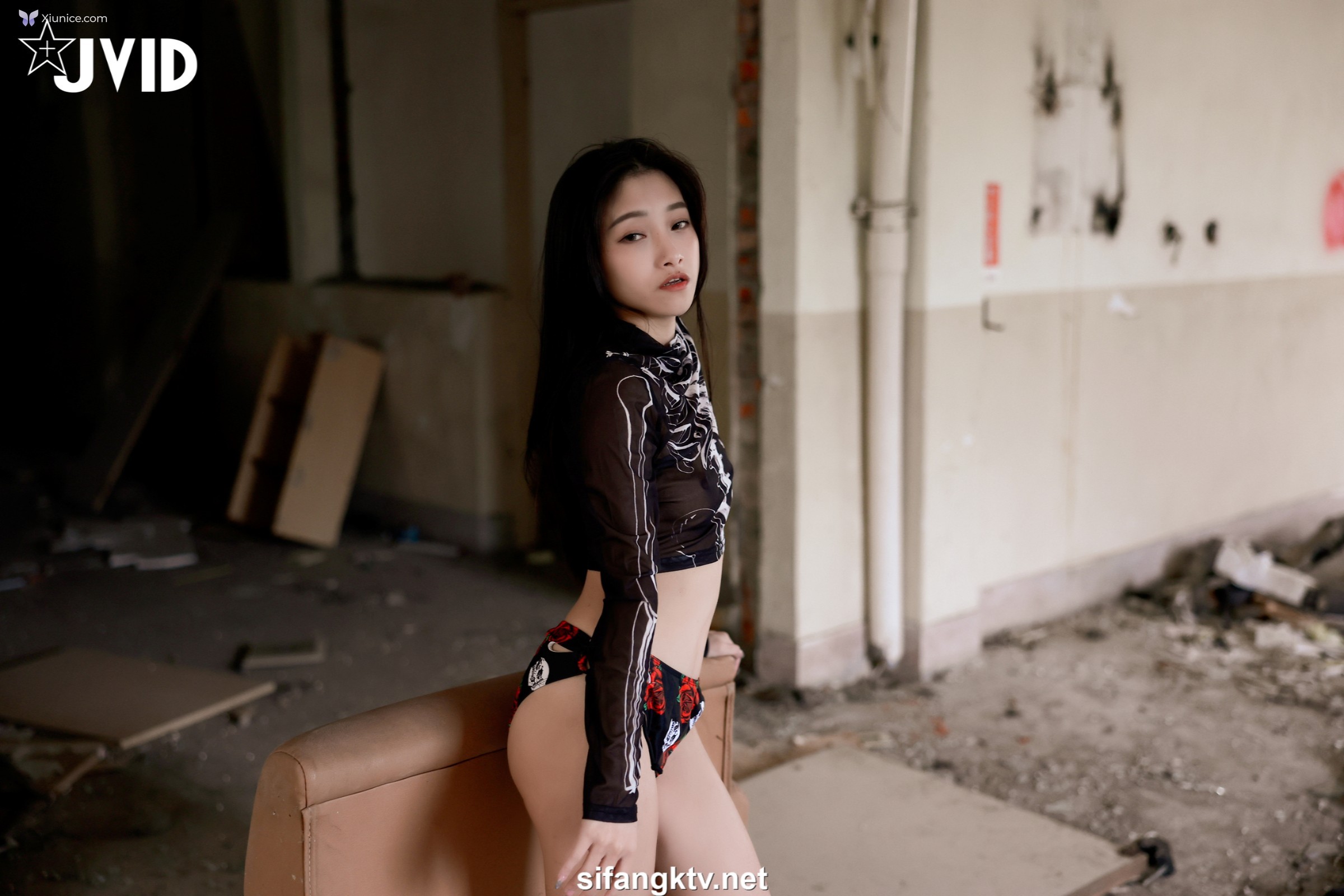 JVID 小隻馬霓霓 – 廢墟開趴一絲不掛性感調皮誘惑全裸無碼尺度毫無保留全解放 第54张