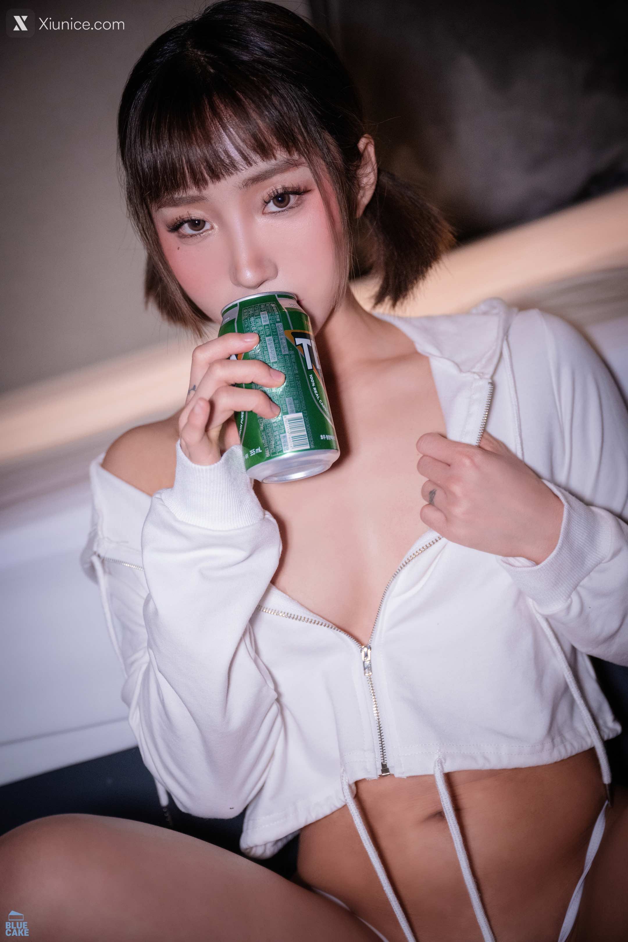 BLUECAKE Booty Queen – Love in the Dormitory (+RED.Ver) 第4张