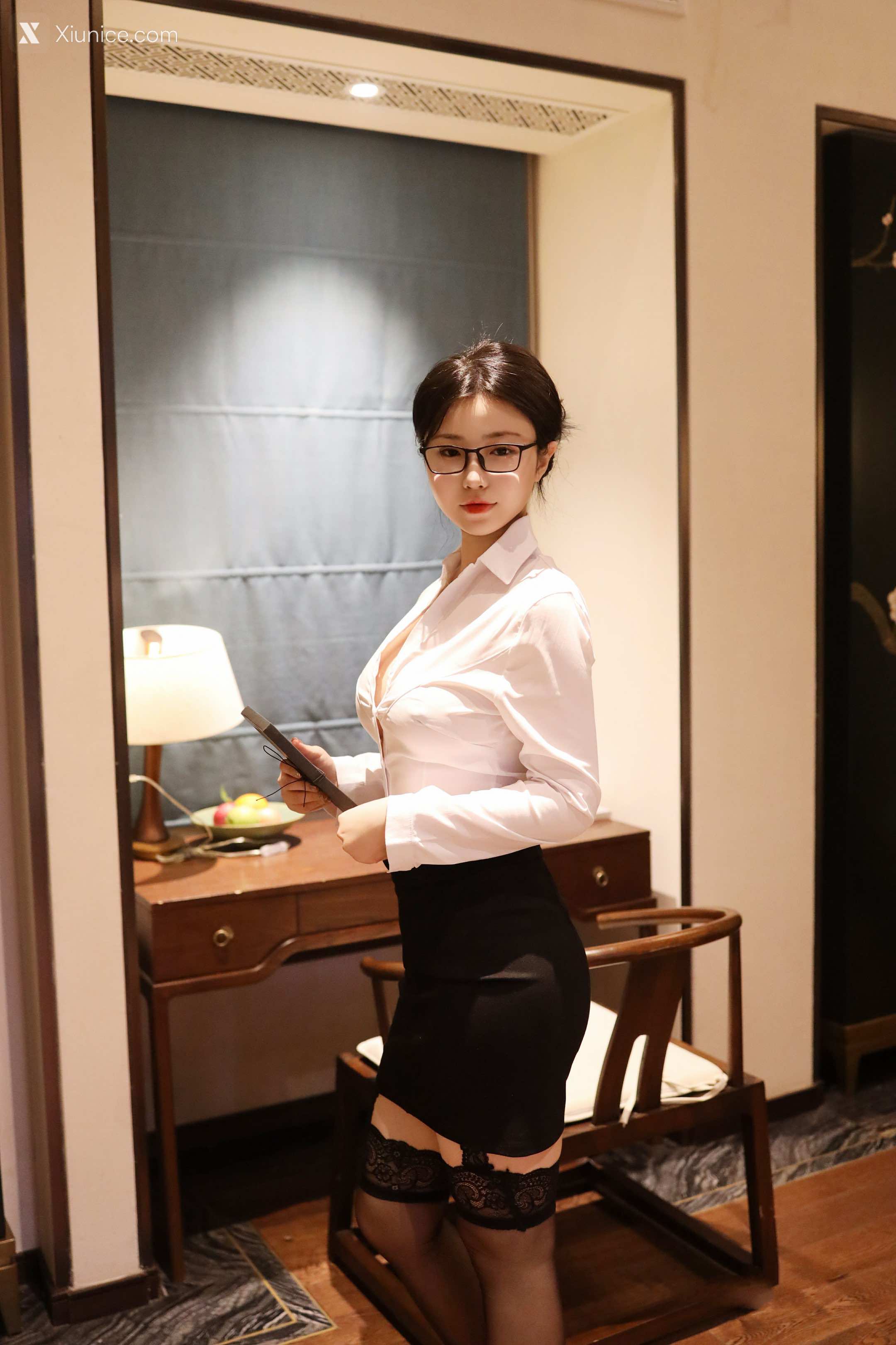 Xiuren Uncensored – 陈小花 – 职业装OL内购版 第1张